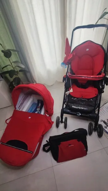 Poussette et Nacelle / Bébé Confort / rouge