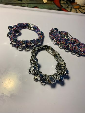 3 bracelets tissus et perles argentées