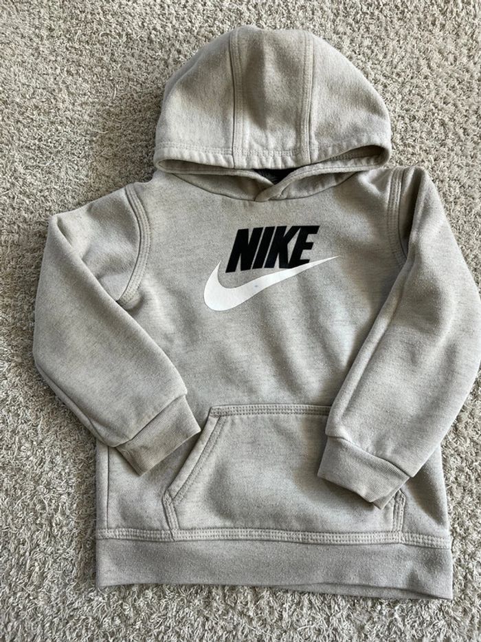 Pull sweat à capuche Nike taille 24 mois