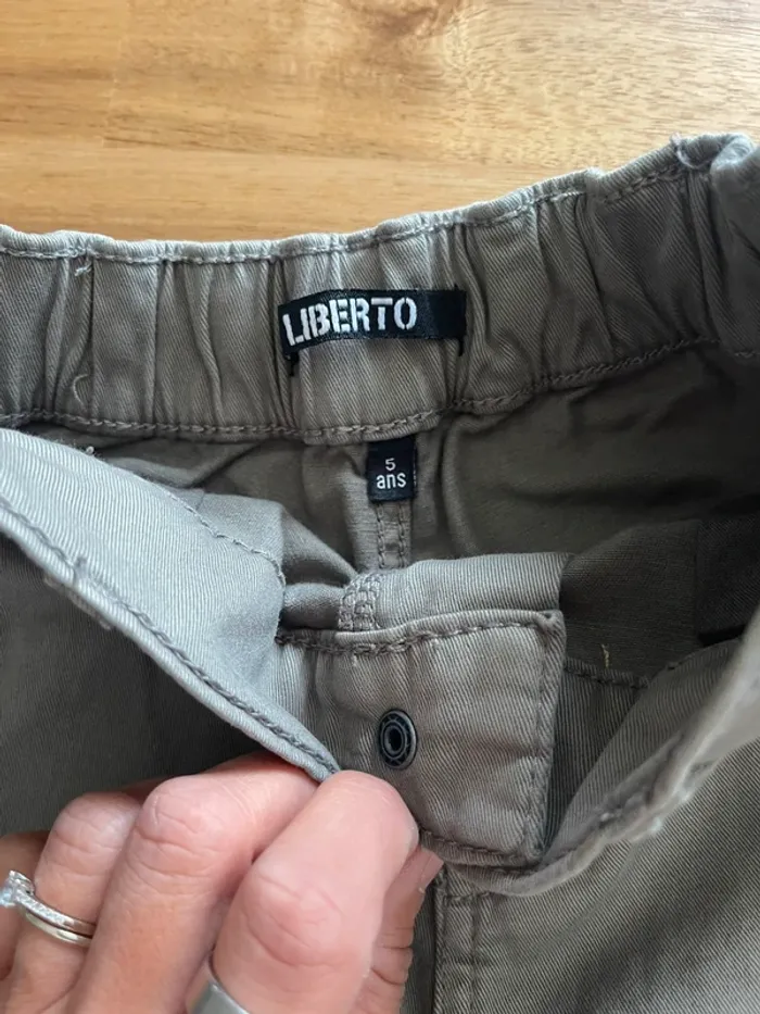 Pantalon cargo 5 ans neuf - photo numéro 3
