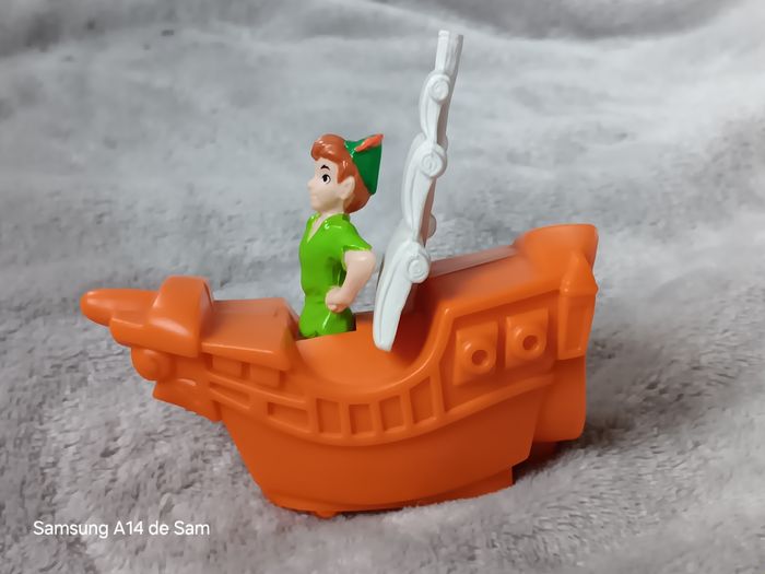 Figurine peter pan de macdonald des 40ans de disney en 1995