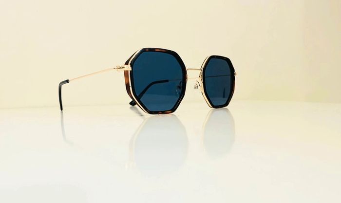 Lunette de soleil mixte hexagonale marron léopard verres bleus uvprotection catégorie 3