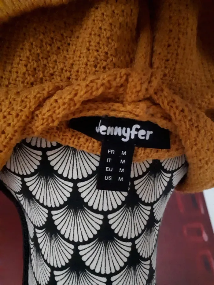 Joli pull a capuche taille M - photo numéro 4