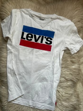 Garçon 👦🏻 Tshirts manches courtes Levi’s taille 14 ans