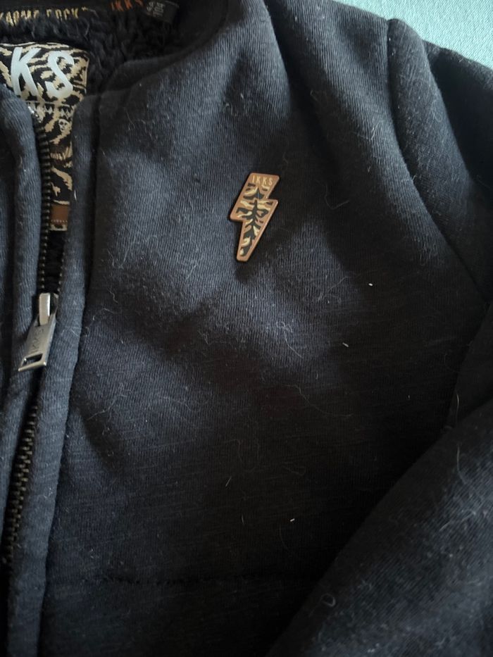 Vends gilet fourre ikks noir 4 ans très bon état - photo numéro 2