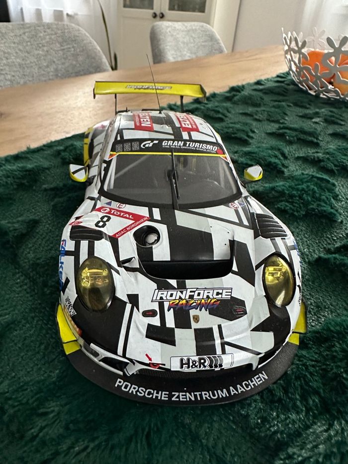 Porsche 911 GT3 R 1/18