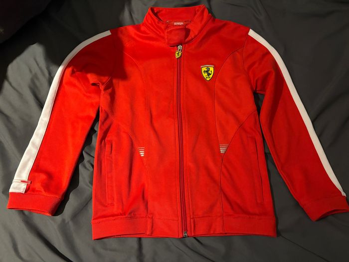 Veste zippé rouge Ferrari 7-8 ans