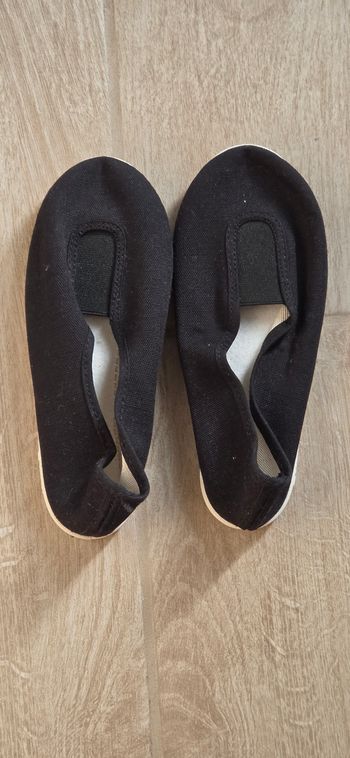 Chaussons de gym en tissu noir pour enfant 