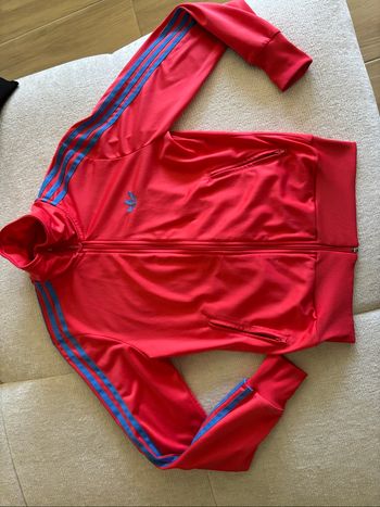 Veste adidas rouge et bleu
