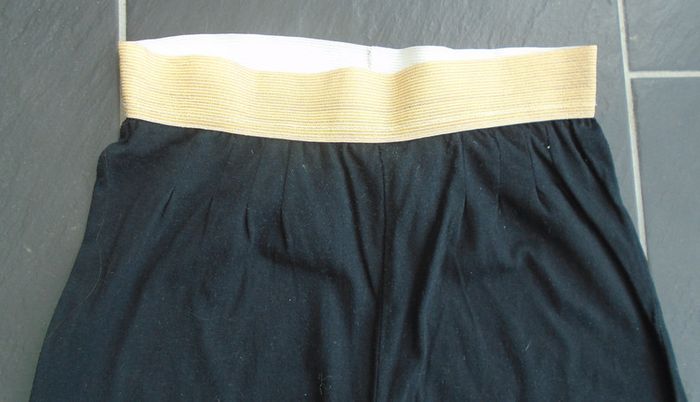 Joli pantalon noir et doré fille 10 ans ((134-140 cm) - photo numéro 2