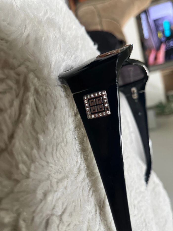 Lunettes de soleil Givenchy avec leur boîte - photo numéro 5