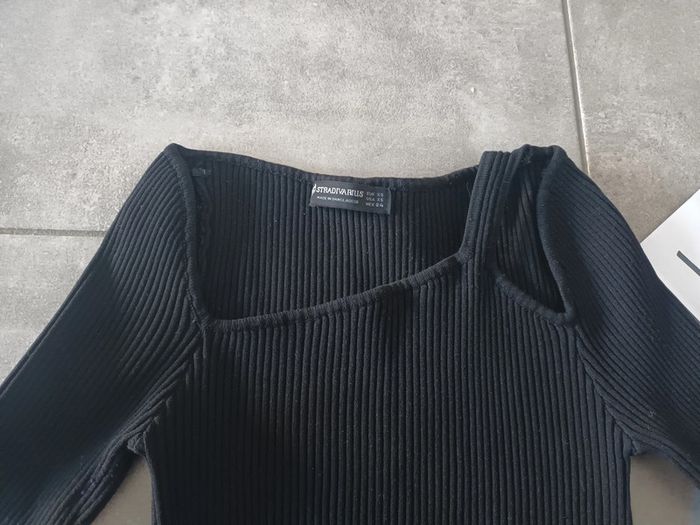 T-shirt noir manches longues taille XS Stradivarius - photo numéro 2