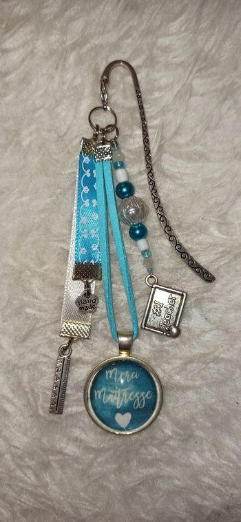Marque page ou bijoux de sac " Merci maîtresse "