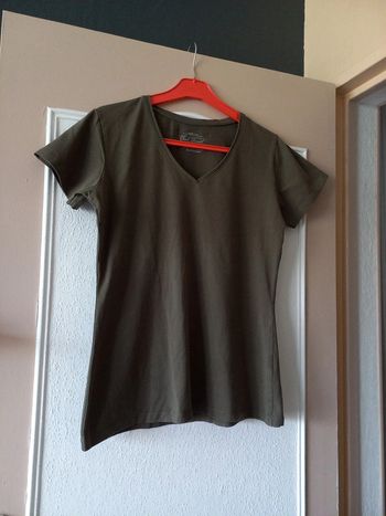 Tee-shirt col en V kaki