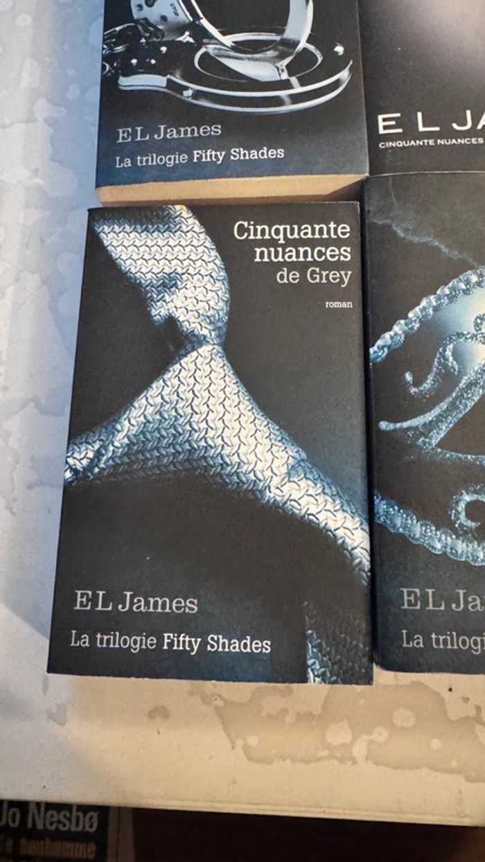 Lot de 4 livres Cinquante nuances de E. L. James  Trilogie complète + “Grey” - photo numéro 6