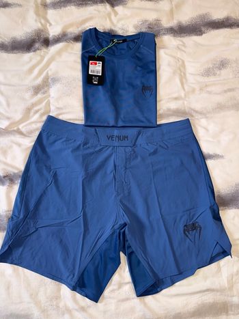 Ensemble Venum Contender XL - Rashguard manches courtes + Short combat bleu - Neuf