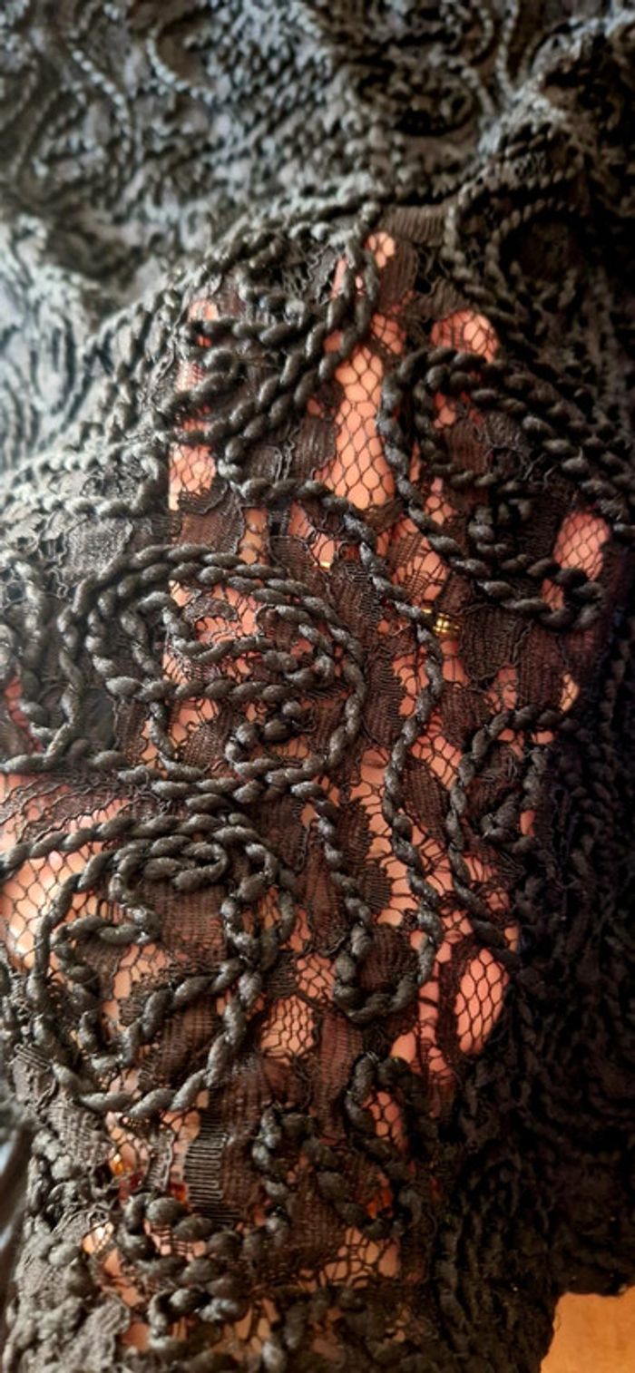 Robe noir, dentelle et broderie - photo numéro 3