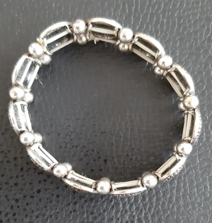 Très joli bracelet extensible vintage en émail noir et laiton argenté - photo numéro 5
