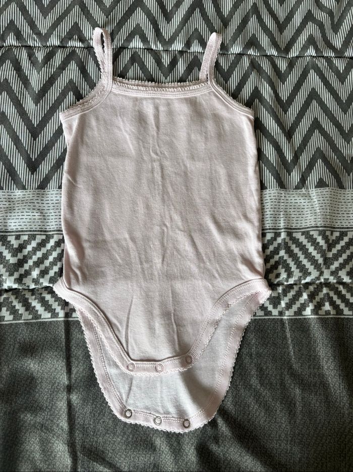 Lot 2 bodies 18 et 24 mois fille - photo numéro 3