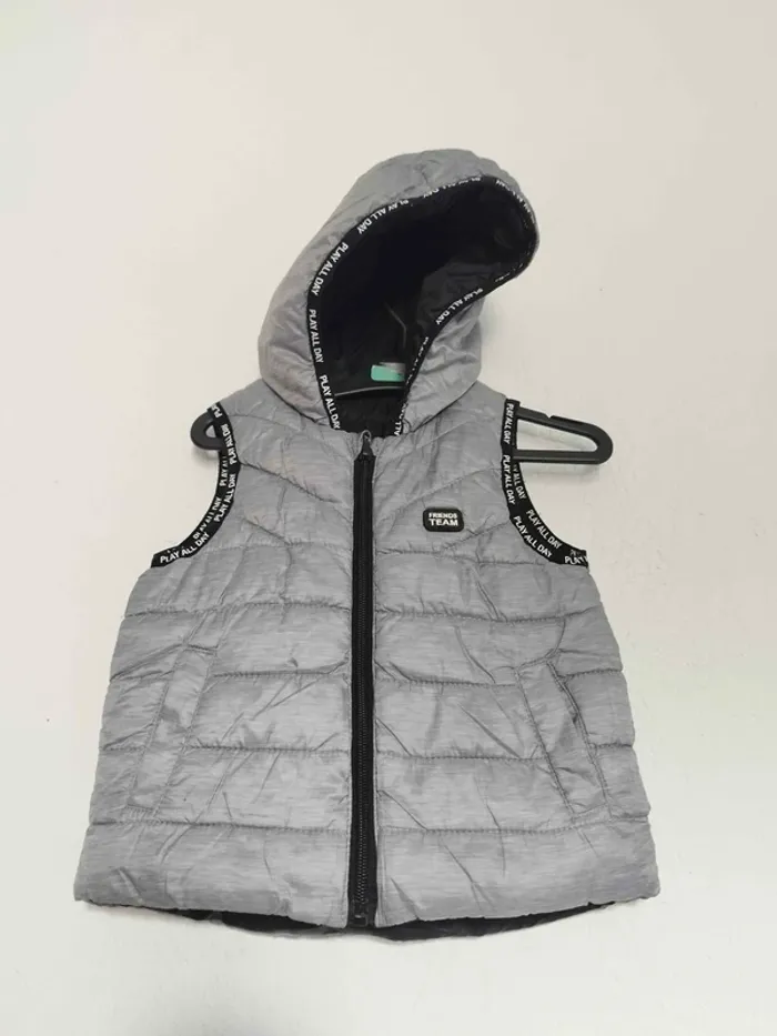 doudoune sans manche réversible taille 12 mois Gémo