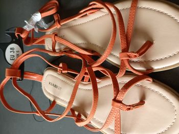 sandale orangée - marron