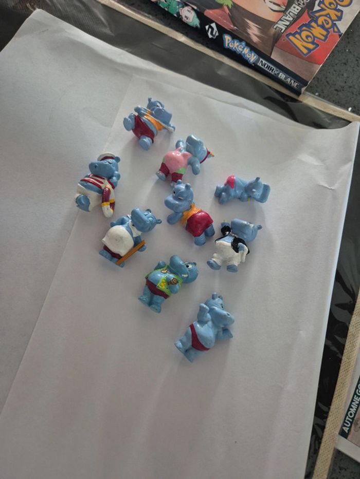 Lot de 9 figurines hippopotame