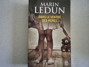 DANS LE VENTRE DES MERES