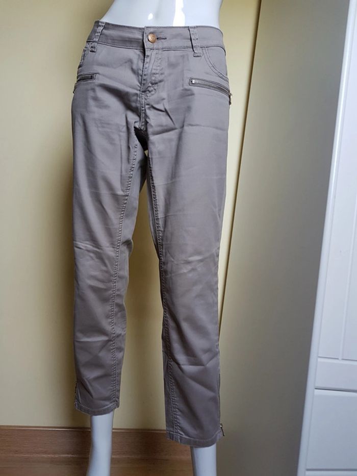 Pantalon en toile 3/4 zippé en bas taille 40