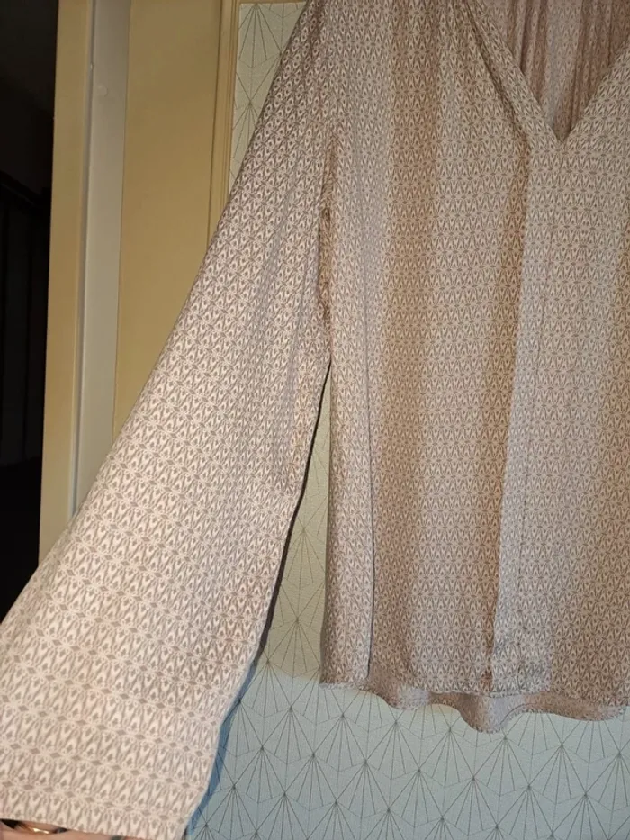 Jolie blouse femme fluide comme neuve 40/42 sans étiquette beige - photo numéro 2