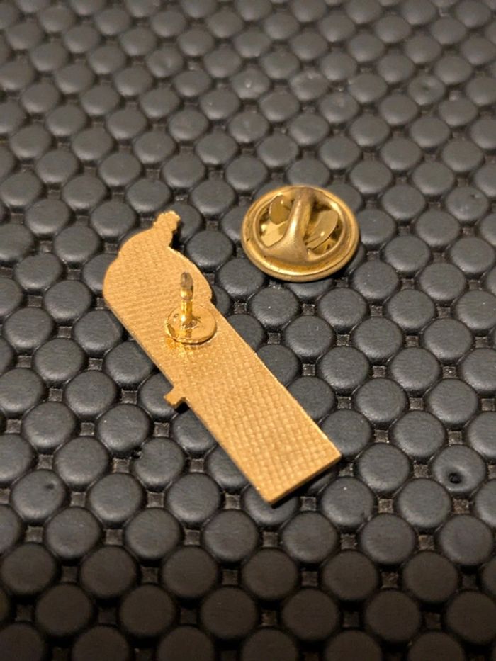 Pin's Paix colombe no war - photo numéro 2