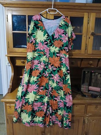 Robe longue fleurie boutonnée taille 52