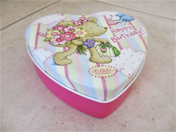 Boîte en métal cœur enfant Happy Birthday