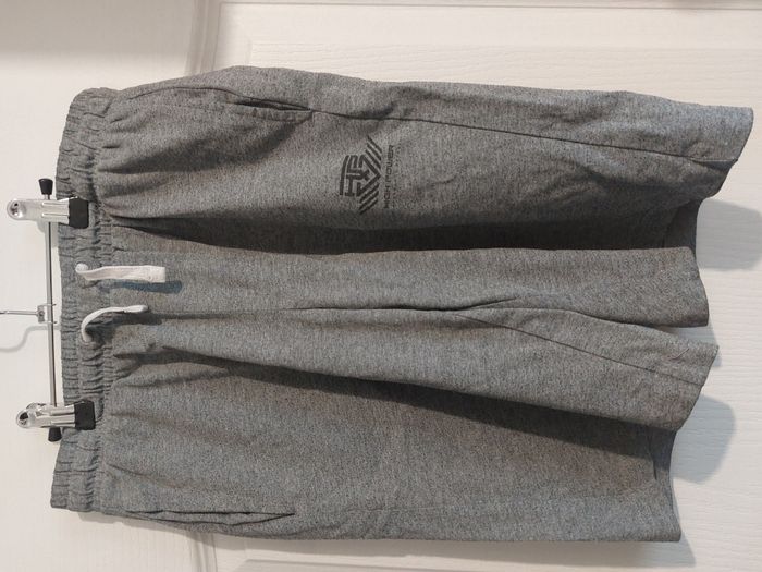 short gris taille 14 ans ou xs