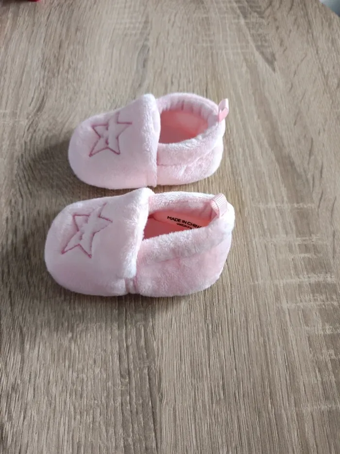 Pantoufles rose étoile bébé fille 0-3 mois - photo numéro 2