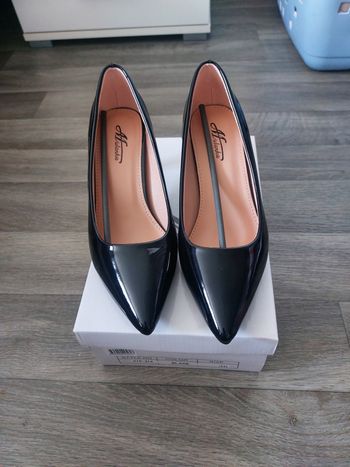 Soulier à talon neuf p36