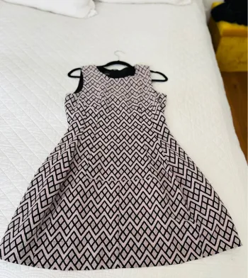 Robe Pinko taille 40 rose noir