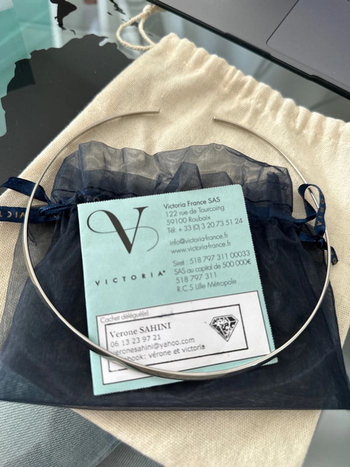 Collier NEUF Victoria