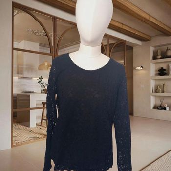 Haut noir en dentelle – Taille 3 – Très bon état