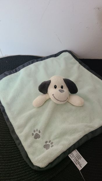 Doudou plat chien bleu vert gris Zeeman Pattes empreintes grelo