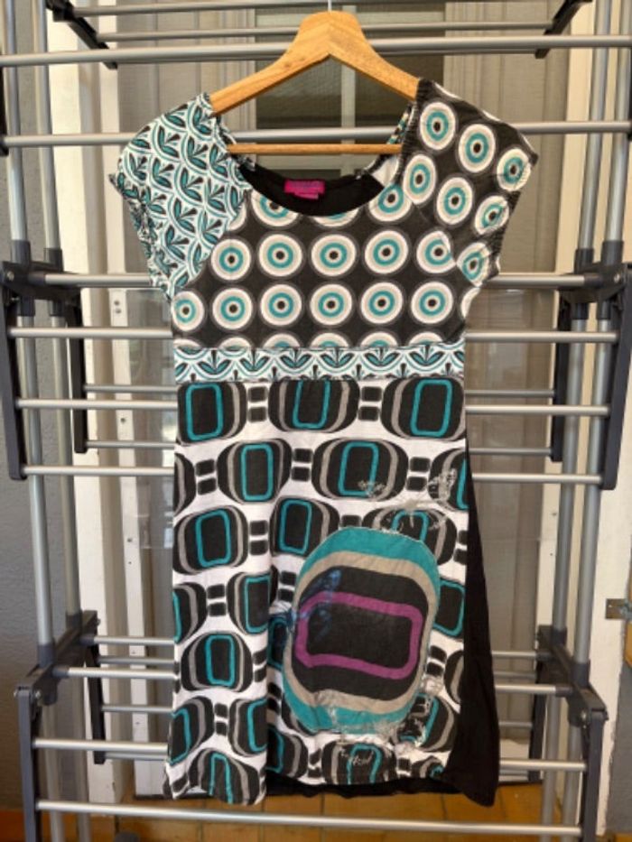 Robe manches courtes multicolore taille 9/10 ans (Desigual)