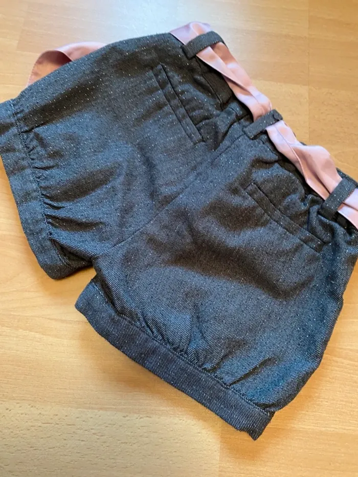 Short H&M Taille 116 - 5-6 ans - photo numéro 2