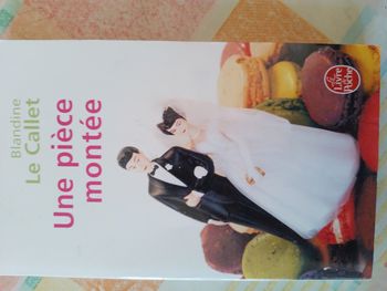 Livre une pièce montée