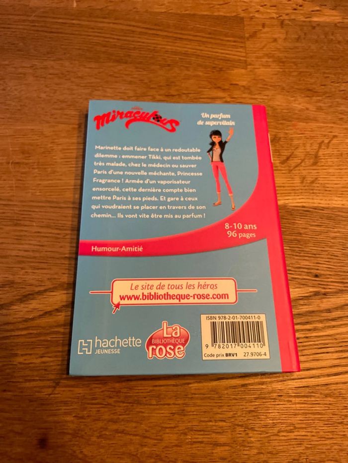 Livre La bibliothèque Rose Miraculous Un parfum de supervilain Numéro 4 - photo numéro 3