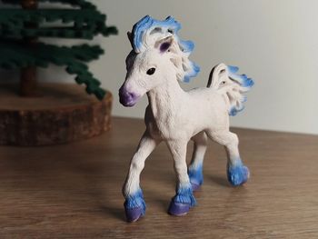 Figurine poney blanc bleu Schleich imaginaire Bayala