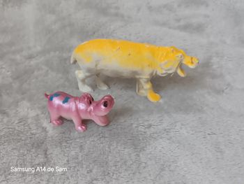 Lot de 2 figurines animaux hippopotames