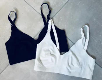 Magnifiques brassières d’allaitement noire et crème côtelées sans coutures XL neuve