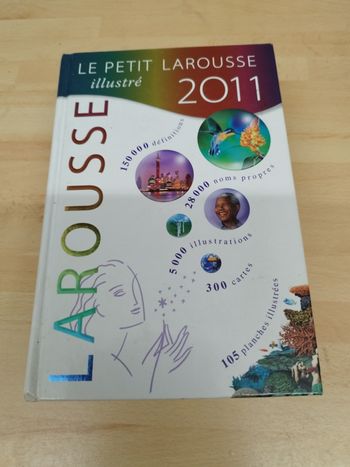 Larousse
Petit Larousse Illustré 2011