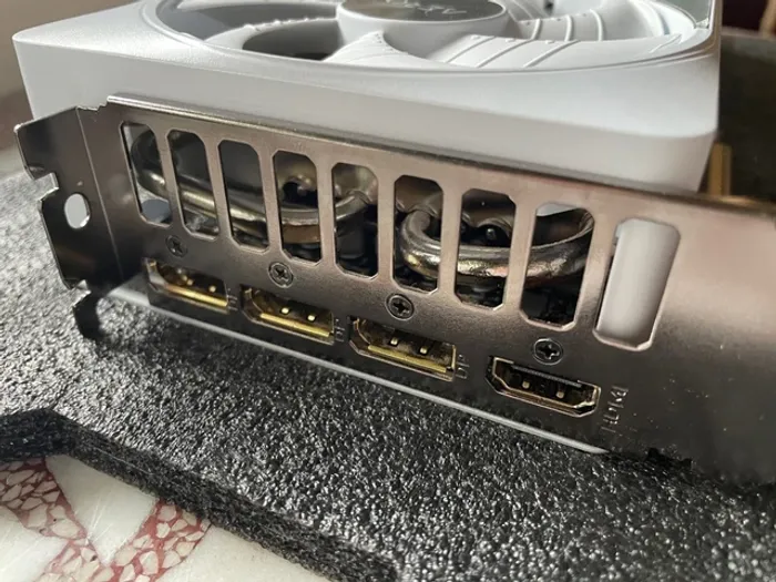 AERO GIGABYTE 5080 GEFORCE - photo numéro 4