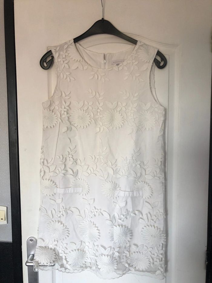Robe brodée