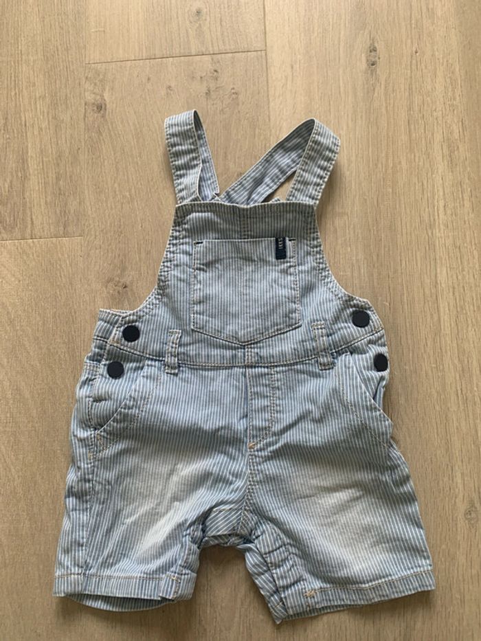 Salopette courte IKKS-18 mois en très bon état